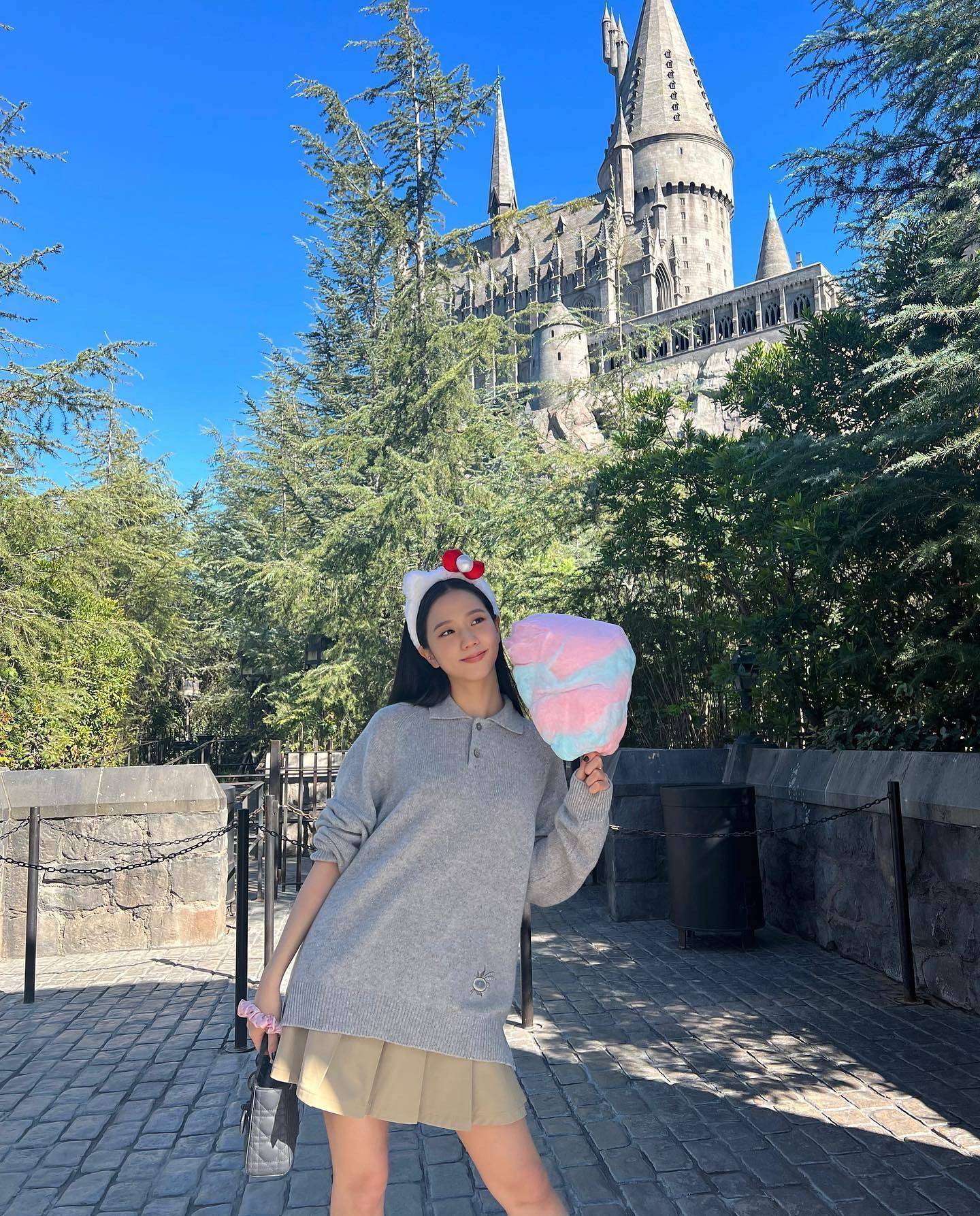 blackpink智秀,好莱坞环球影城认证照,宛如青春浪漫剧