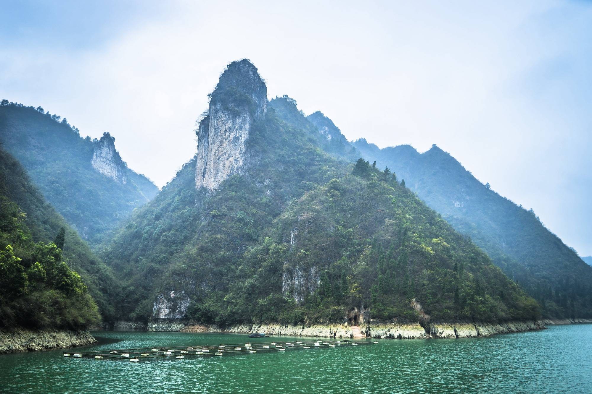 贵州黔东南的舞阳河,两岸风光美不胜收,网友:这里的造型好神奇