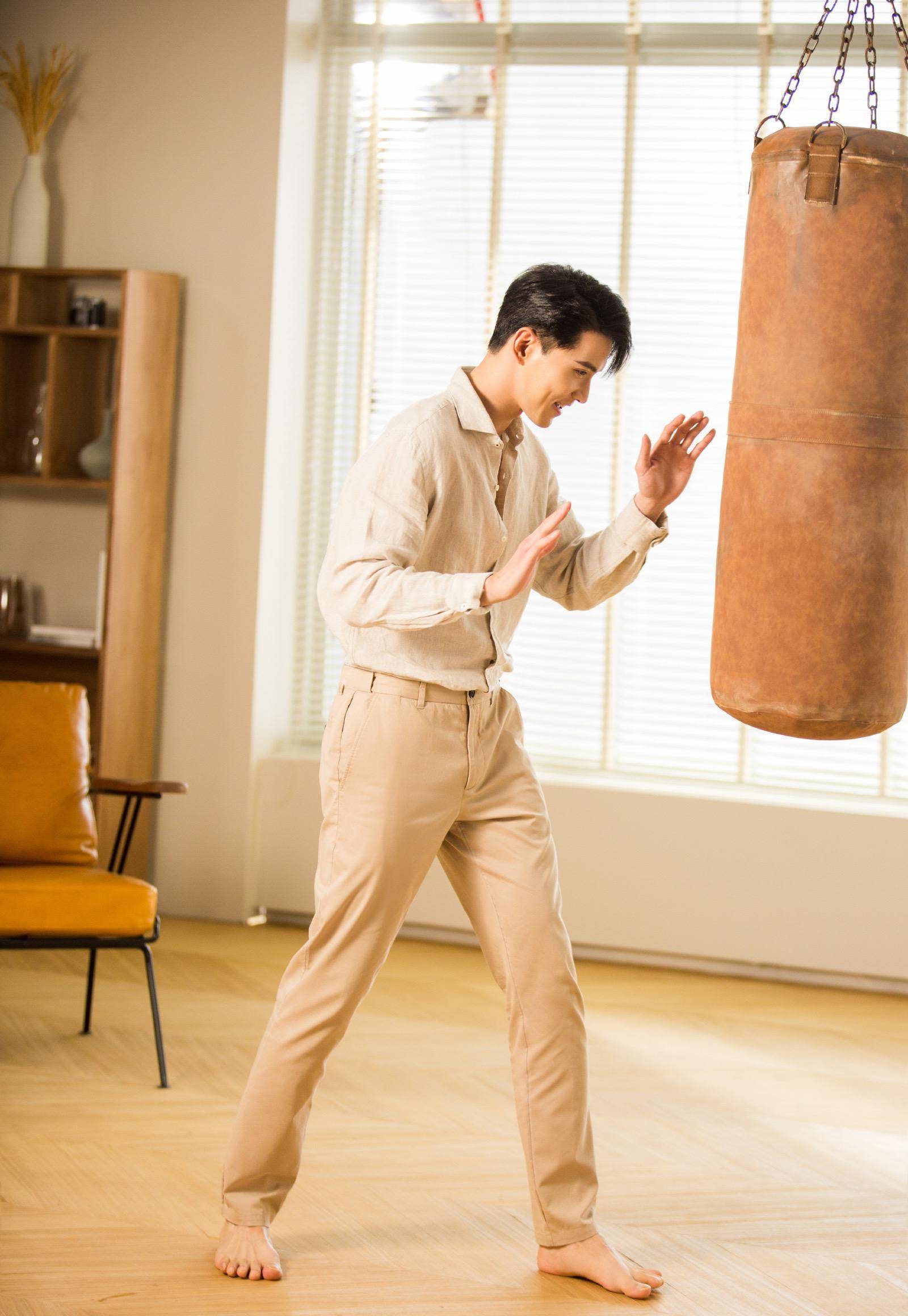 37岁的徐正溪能保持这颜值和身材,不火也太憋屈了_帅哥_颜究_优势