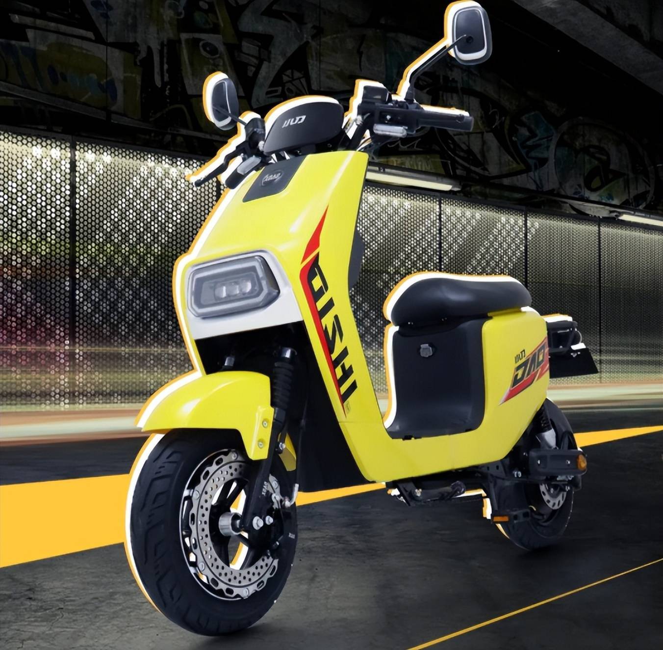 小刀新一代外卖电动车,标配手机支架,不要驾照,最远跑200公里_搜狐