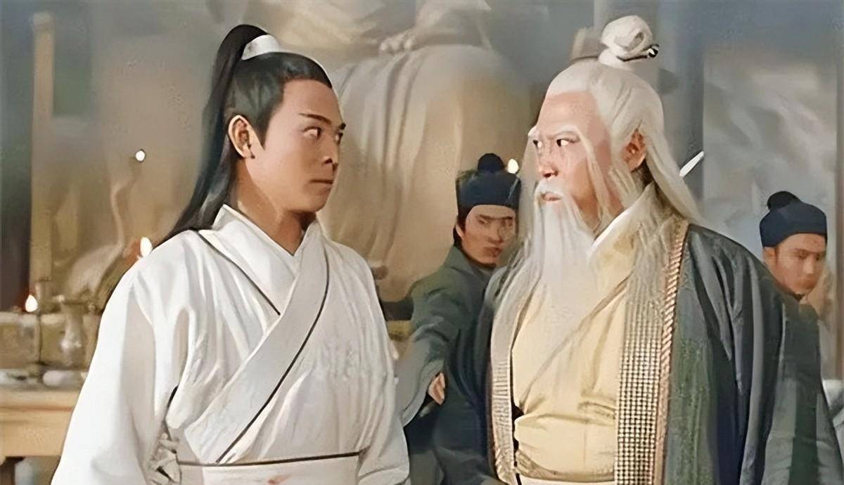 张三丰要与三人交手,白眉鹰王很担心,他怕张三丰被活活打死_少林寺