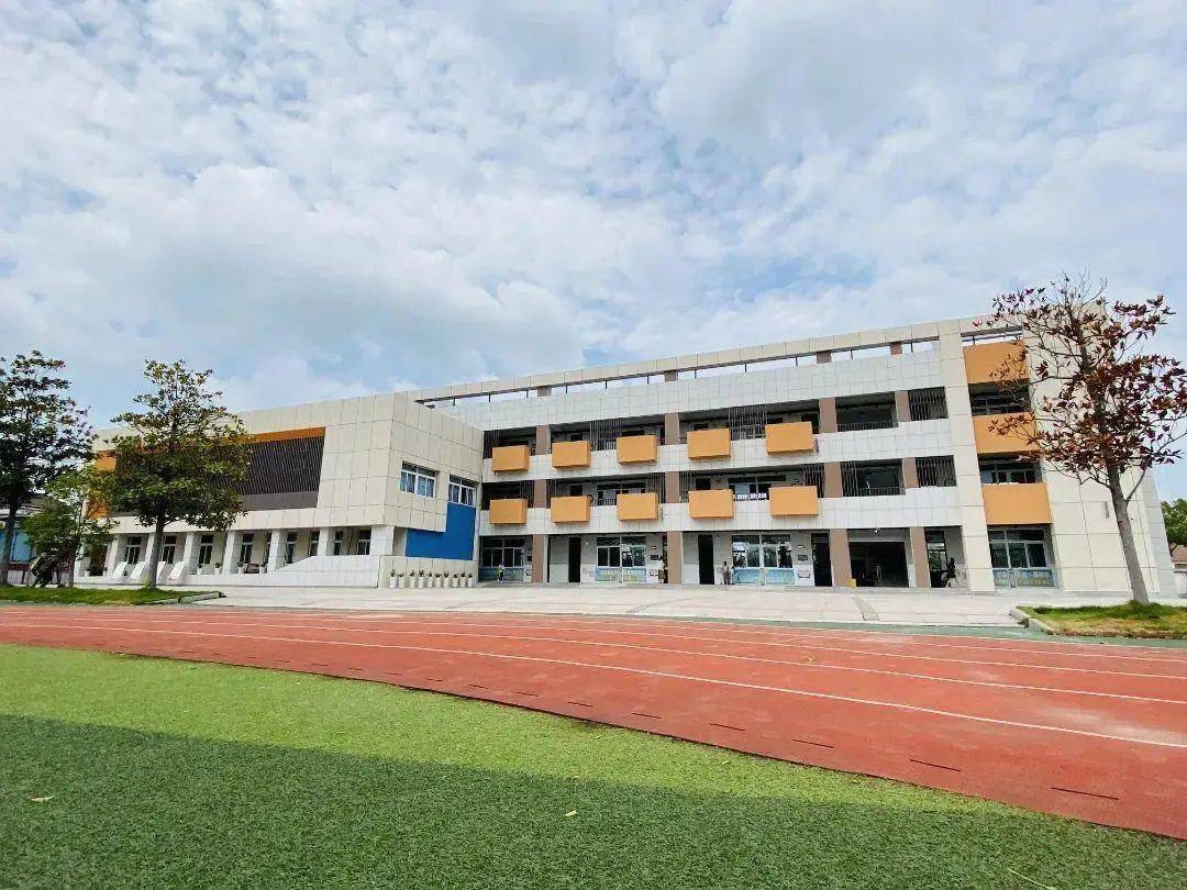 浦口区大桥小学教学楼出新工程↑浦口区桥林中学教学楼出新工程2222