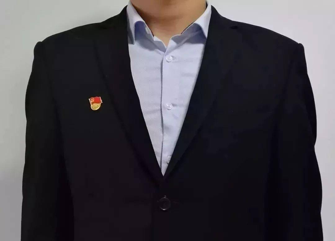 如何正确佩戴党员徽章_活动_党组织_基层