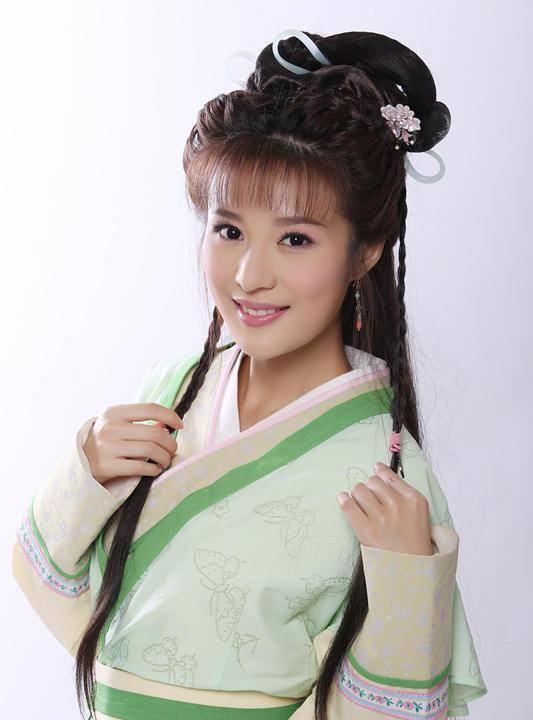 她曾被姑父力捧,姑父娶了小30岁娇妻后,如今只能拍网剧为生_邬靖靖