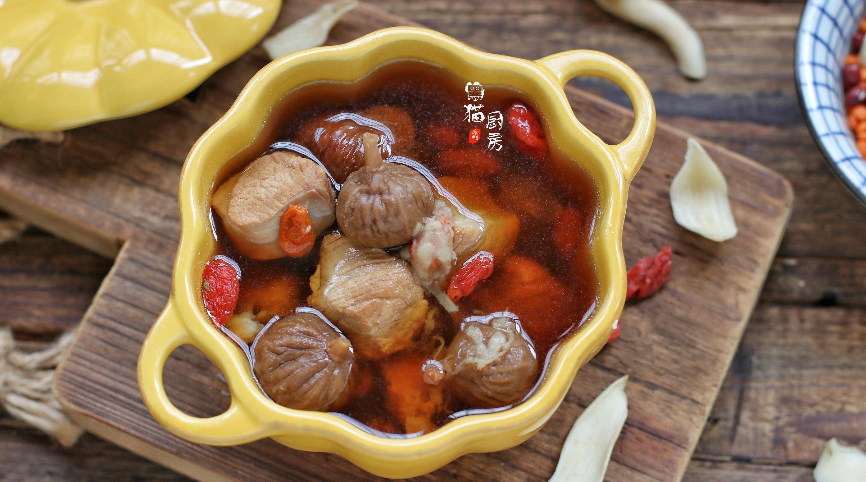 我家常煲汤,3种食材一周煲3次,解乏润肺又安神_瘦肉_无花果_百合