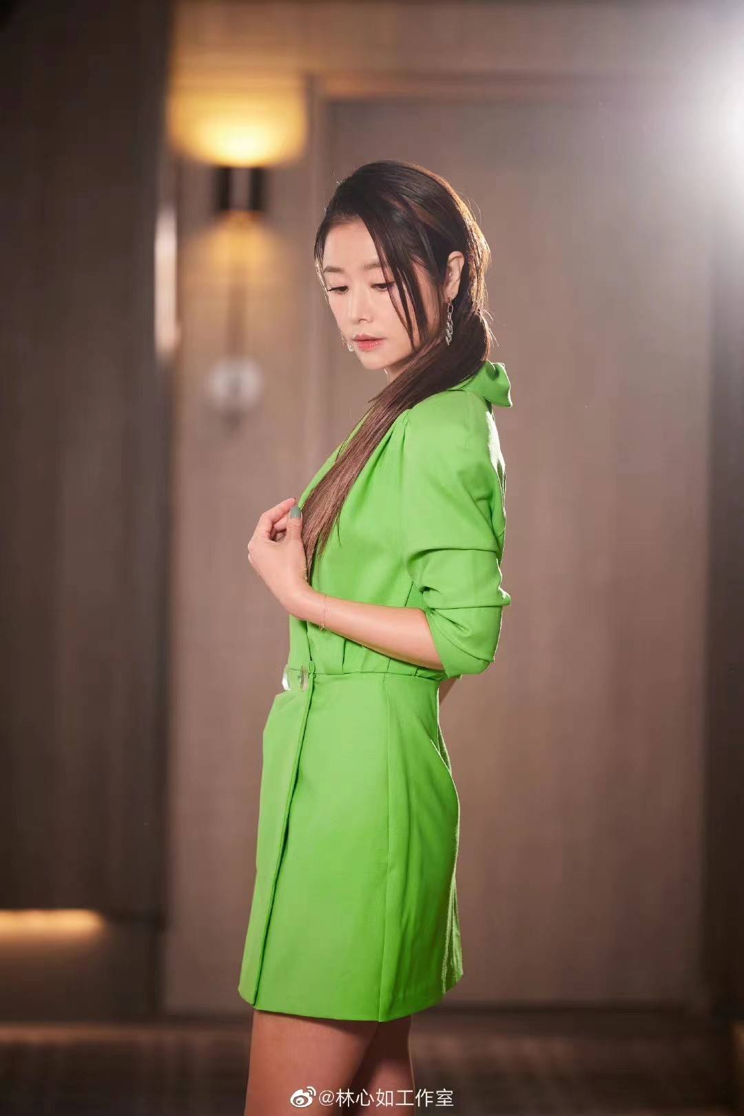 林心如衣品真让人佩服,46岁穿出30岁的感觉,中年女人都该学学_女性_高