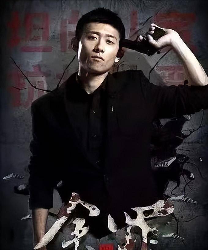 在电视剧《热血青春》里有个片段,张一山饰演的徐小斌在吃到饺子时