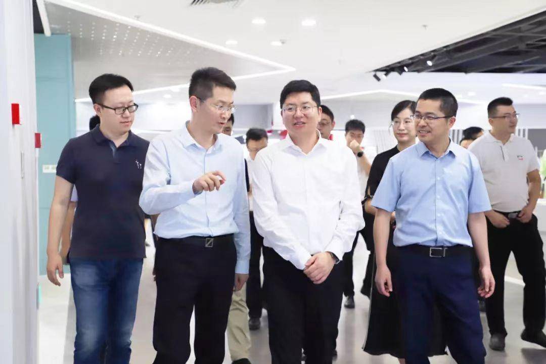 常熟市委书记周勤第,副市长万晓军一行多次考察依链服装选品中心_数字