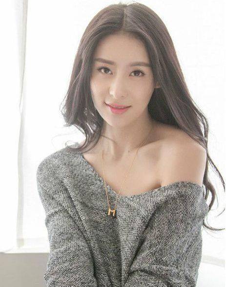 身材参加了"莱卡我型我show"并与其他3个女孩组成了"jade·玉"组合