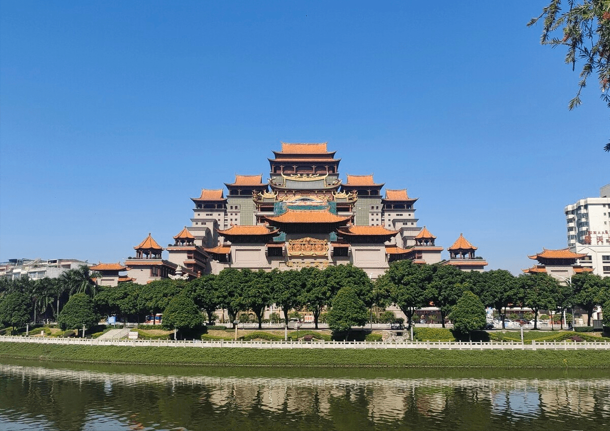 广西最宏伟的文化建筑，被誉为广西的布达拉宫，建造者成谜
