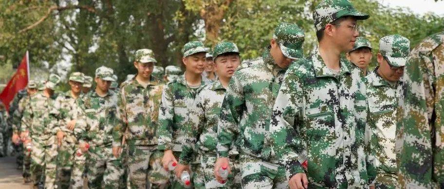 军训特辑丨峥嵘始于足下,直击拉练现场_级新生_生活_进行