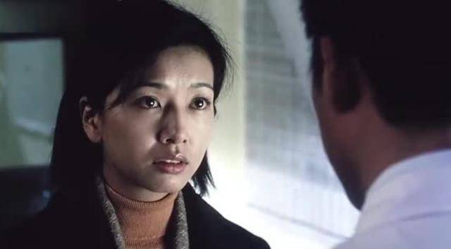 江珊穿着朴素帽衫出镜,脸型变得瘦削,素颜但颜值依旧在线_一身_帽子