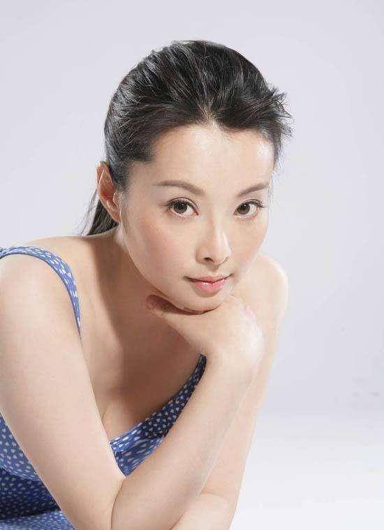 袁立近照,让人几乎认不出来!特立独行的她,这些年都在忙些啥?