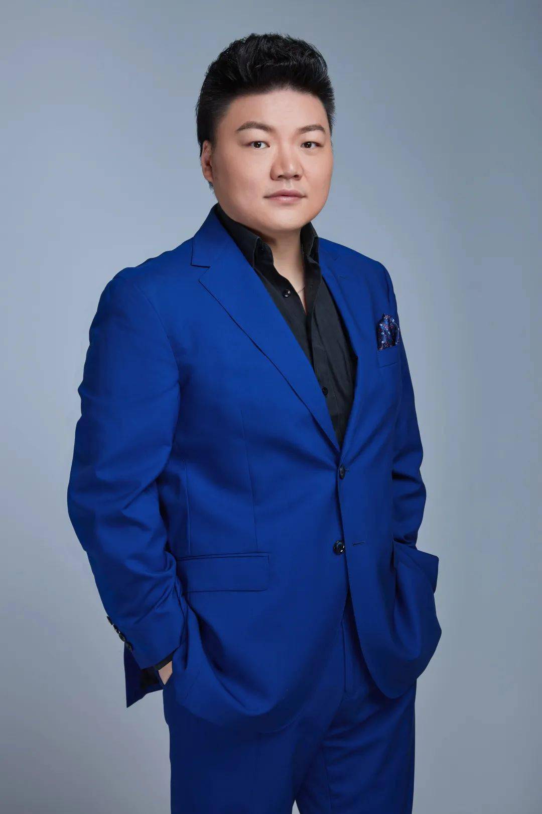 指挥家,钢琴家许忠边弹边指贝多芬《第一钢琴协奏曲》,开启星广会全新