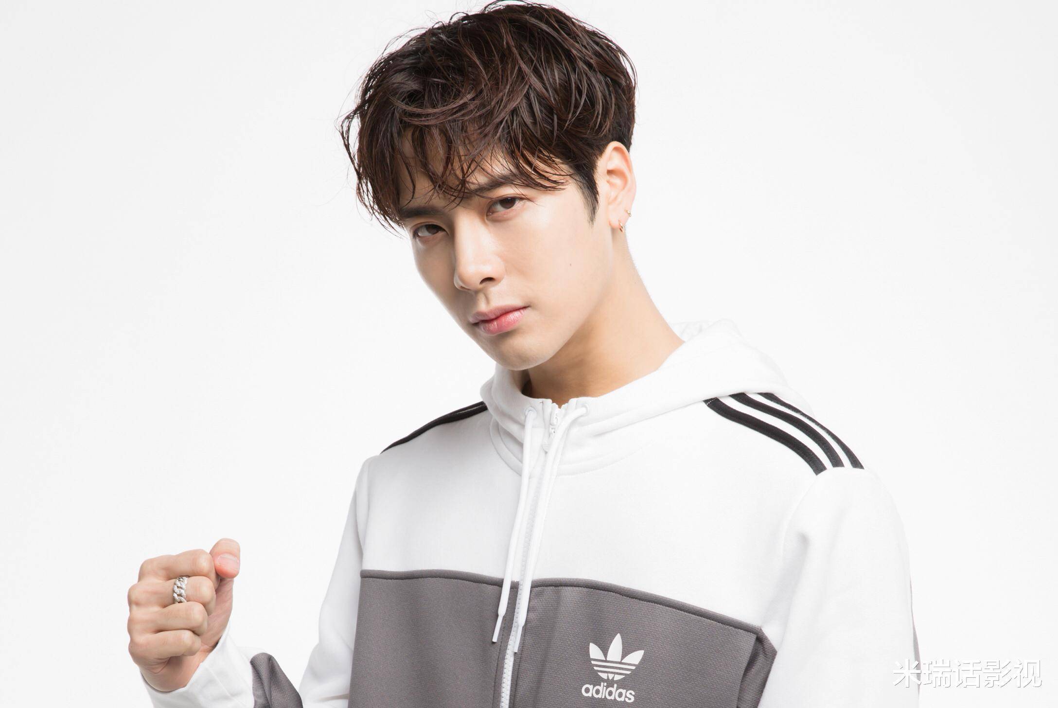 在去年年末国外的kbs歌谣大祝祭王嘉尔与jessi合作的《nunu nana》