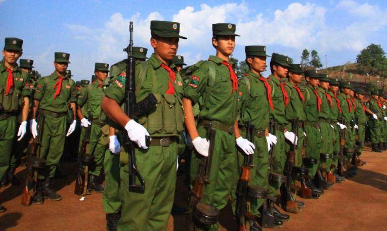 全球最亲华的“外国特区”，军队四万人口六十万，官方语言是中文