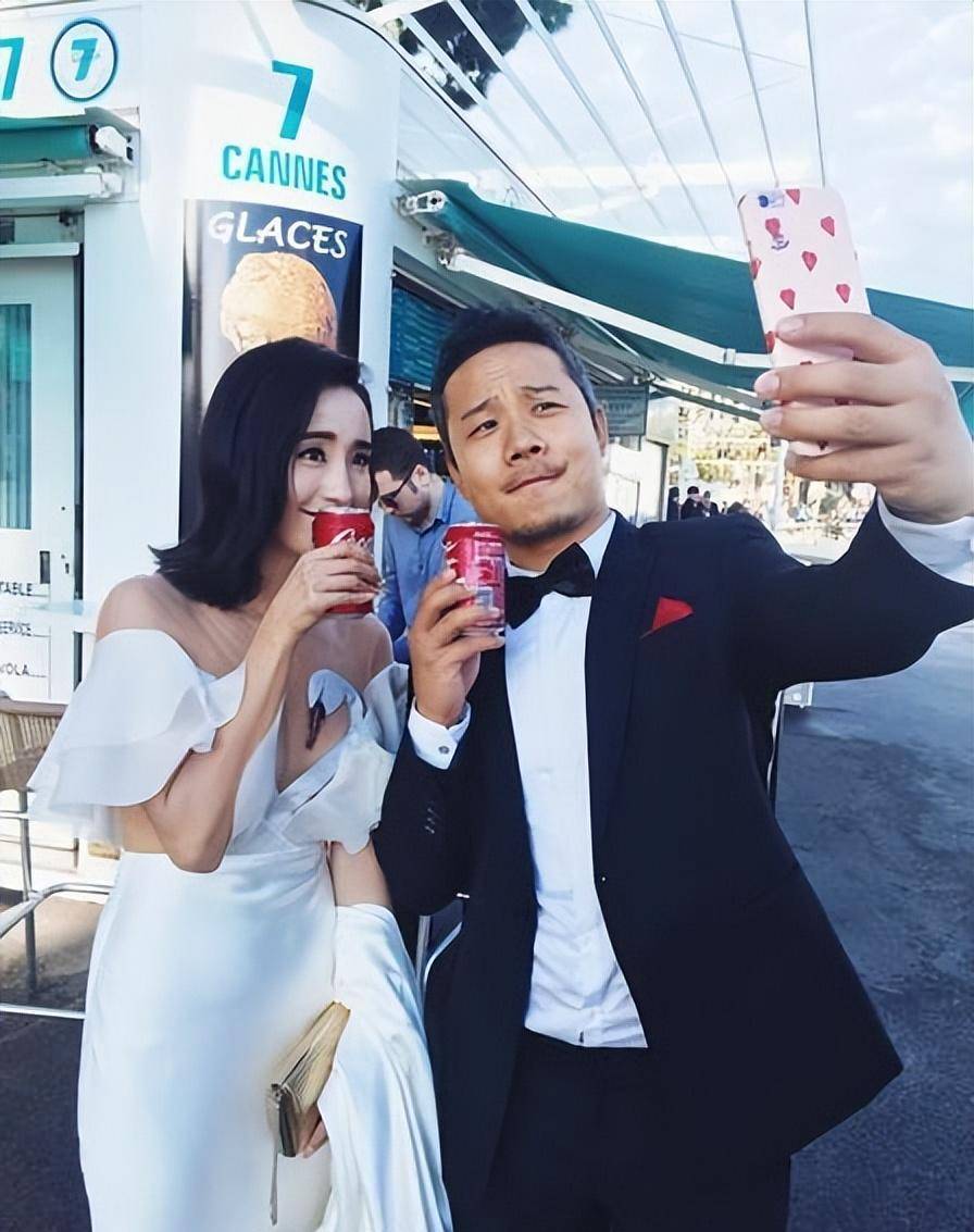 在他跟前女友分手,接着跟王智谈恋爱后,有人就误会王智是"第三者