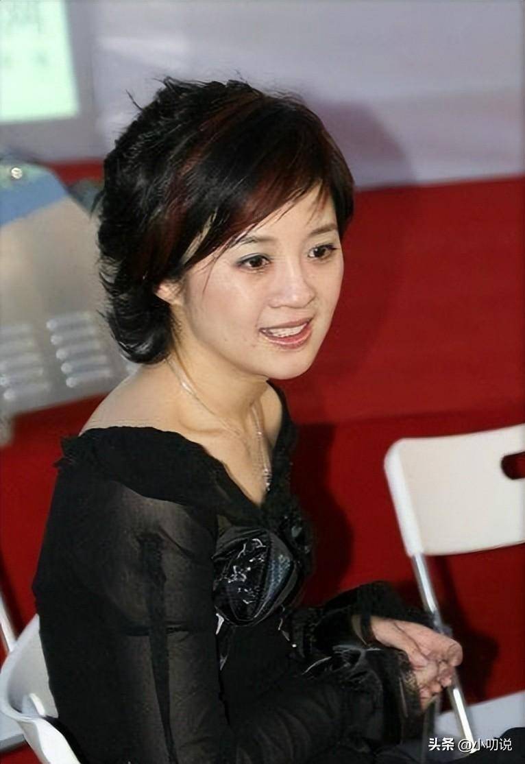 前央视名嘴许戈辉:嫁富豪大龄生子,还能和丈夫前妻成姐妹?