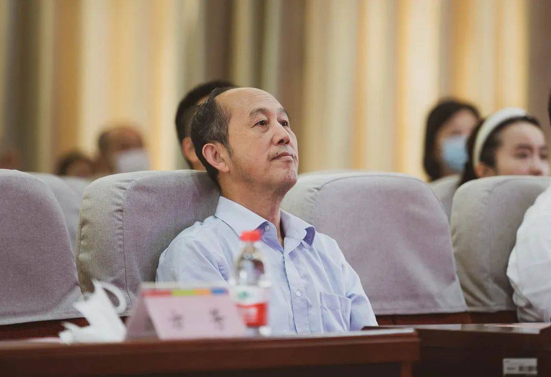 理事长方芳,江苏省教育学会特殊教育专委会理事长丁勇,南京市残联副