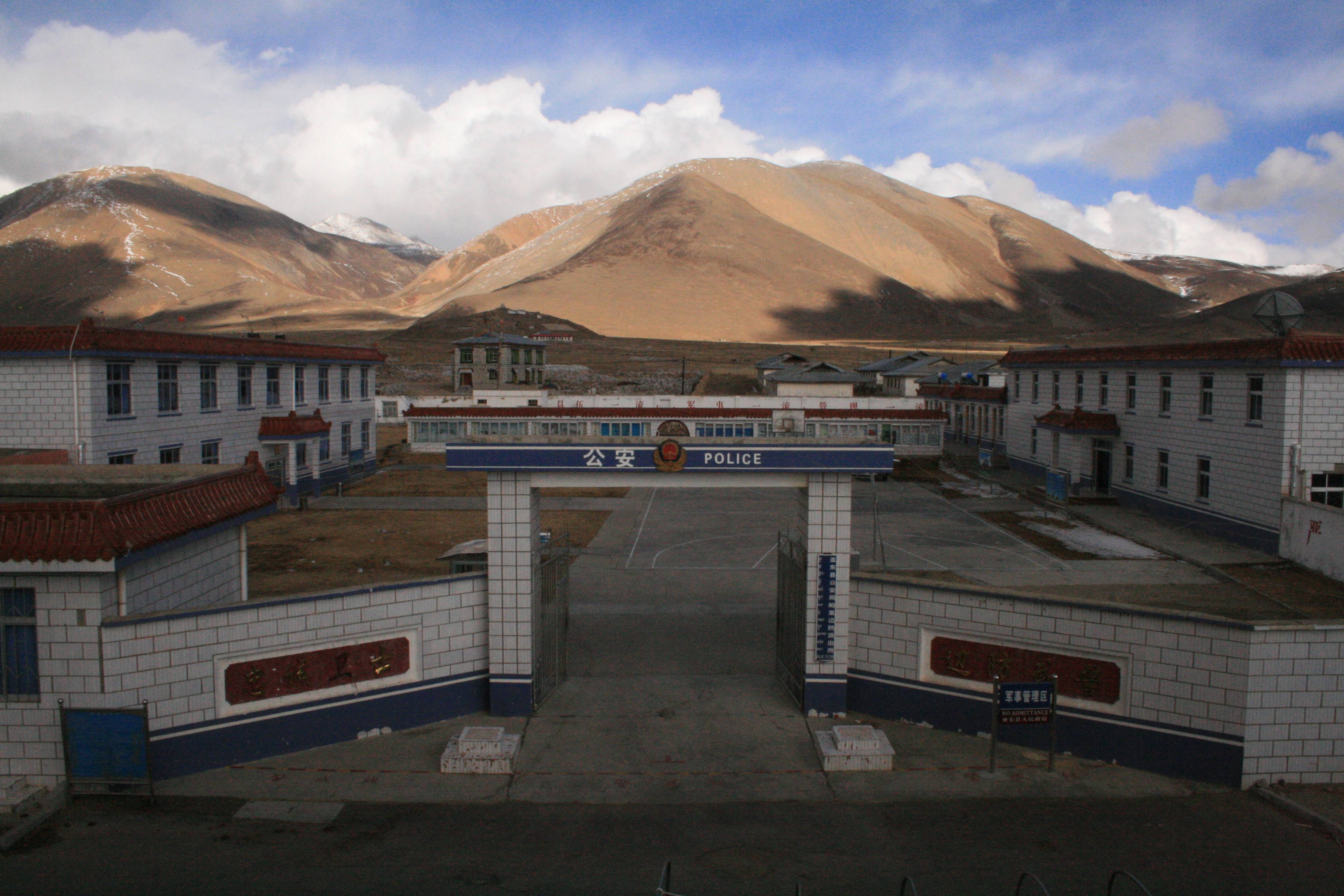 铁皮房到多功能营房 "世界高原第一镇"见证风雪边