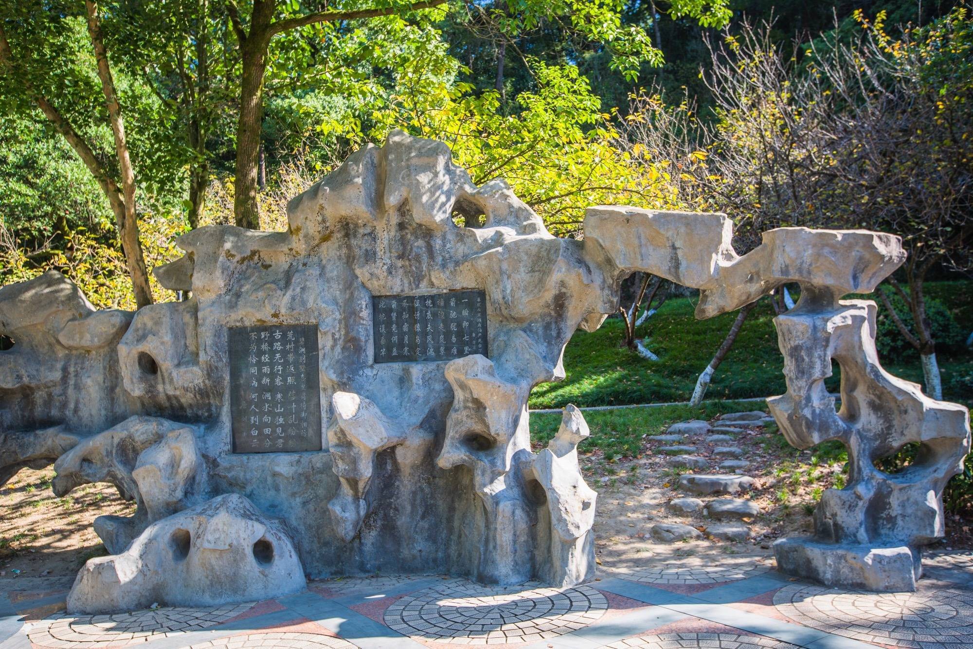 杭州建德有一座白沙公园,环境优美,是市民休闲散心的好去处