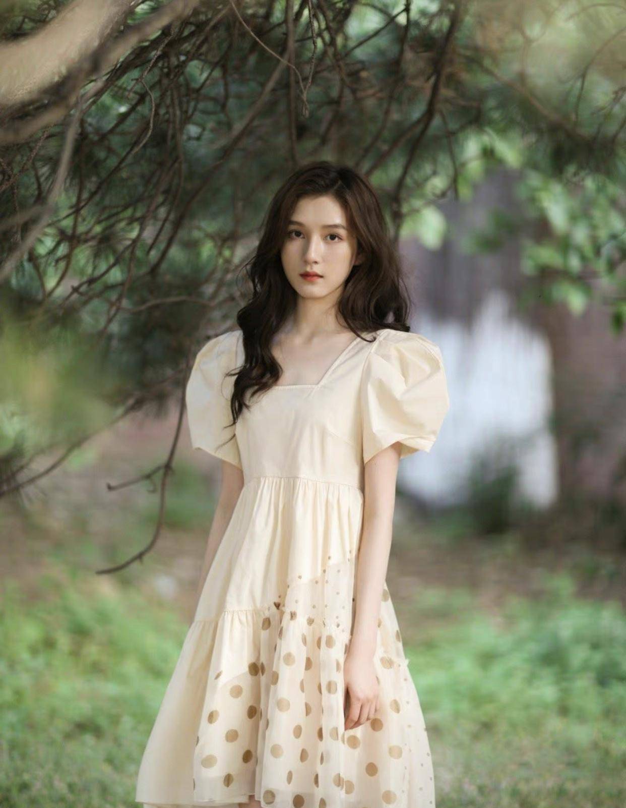 疑似十八线女演员,身材火辣比男方小21岁_阮巨_网友_佟丽娅