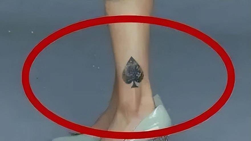 认为李纯媚黑,是黑人性奴,各种意淫她的不堪.