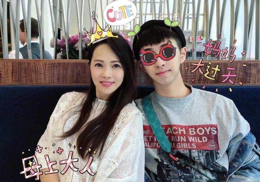 伊能静儿子穿恨天高,与女生紧贴太妩媚,官宣恋情pose相当大胆_哈利