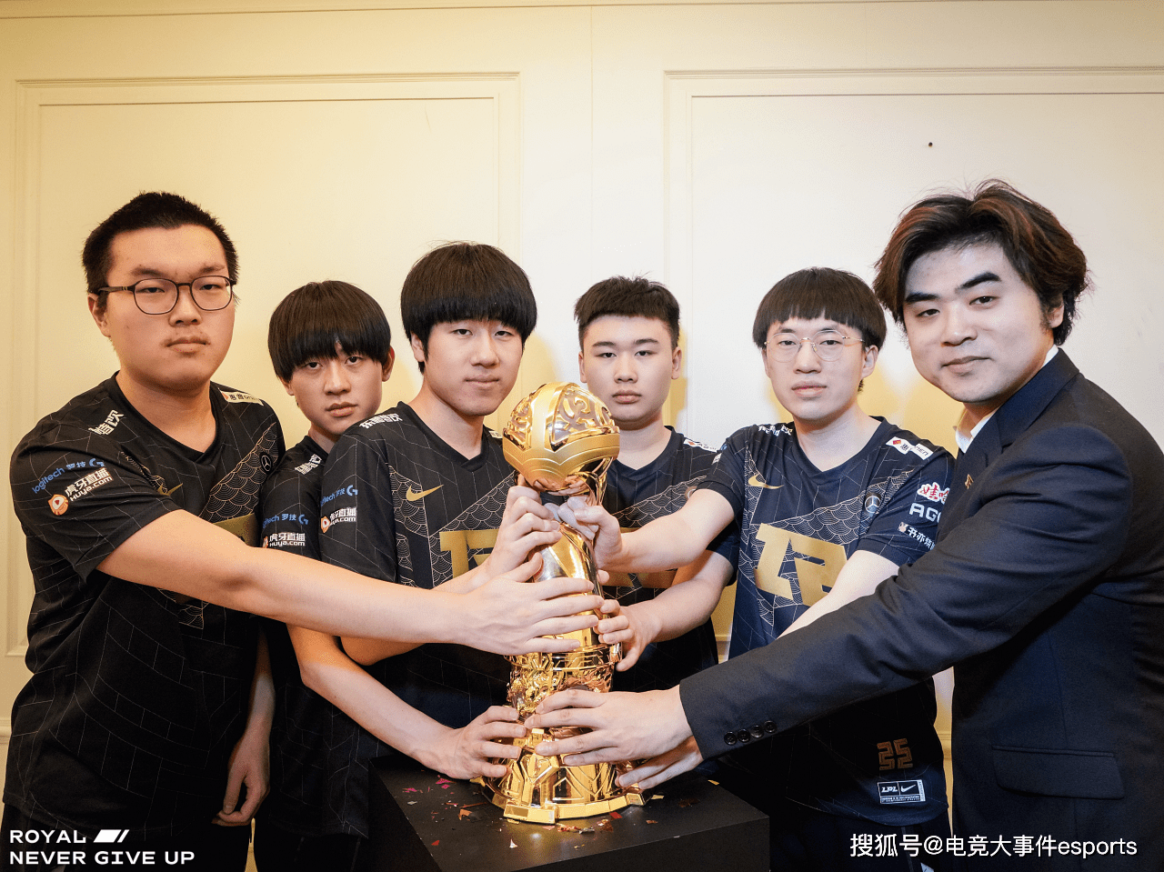 在经历了2021年相当成功的状态表现之后,rng决定再次做出一些重大改变