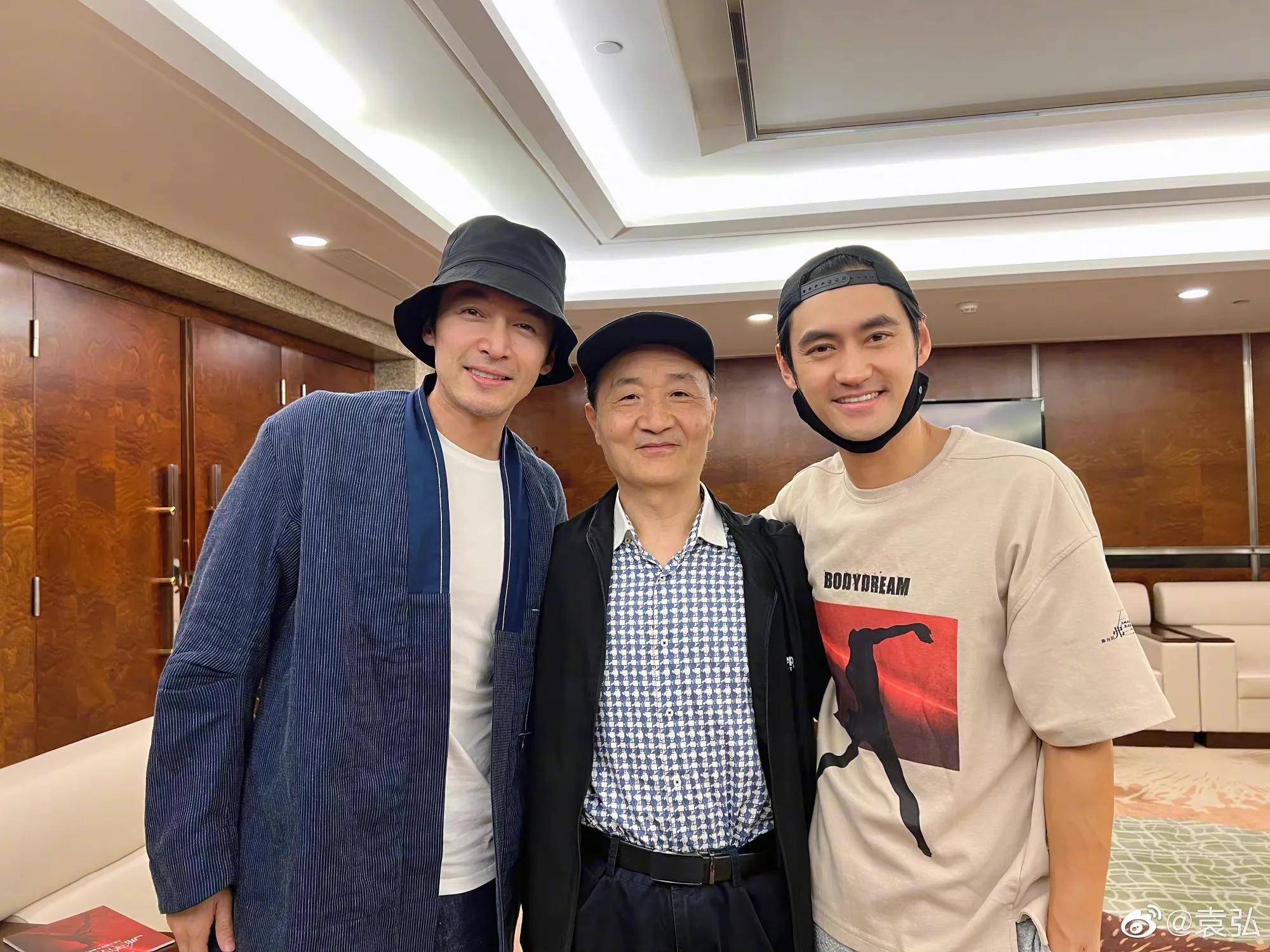 胡歌被大家认为是神隐人口,居然今天就在袁弘的微博里看到了胡歌_同学