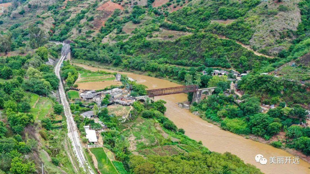 長虹橋;巍峨雄奇的鎖蒙高速南盤江特大橋可見,南盤江不僅滋潤了開遠