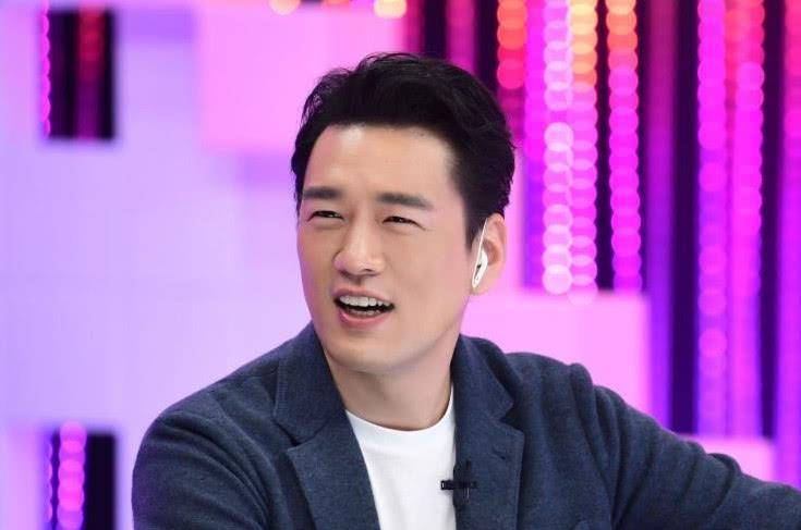 王耀庆或是香港唯独个影视歌满贯艺人古天乐的御用国语配音演员,曾在