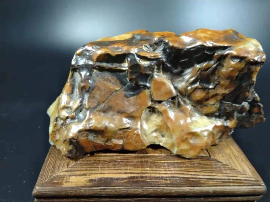 奇石的包浆又是如何形成的呢?_石头_表面_大自然