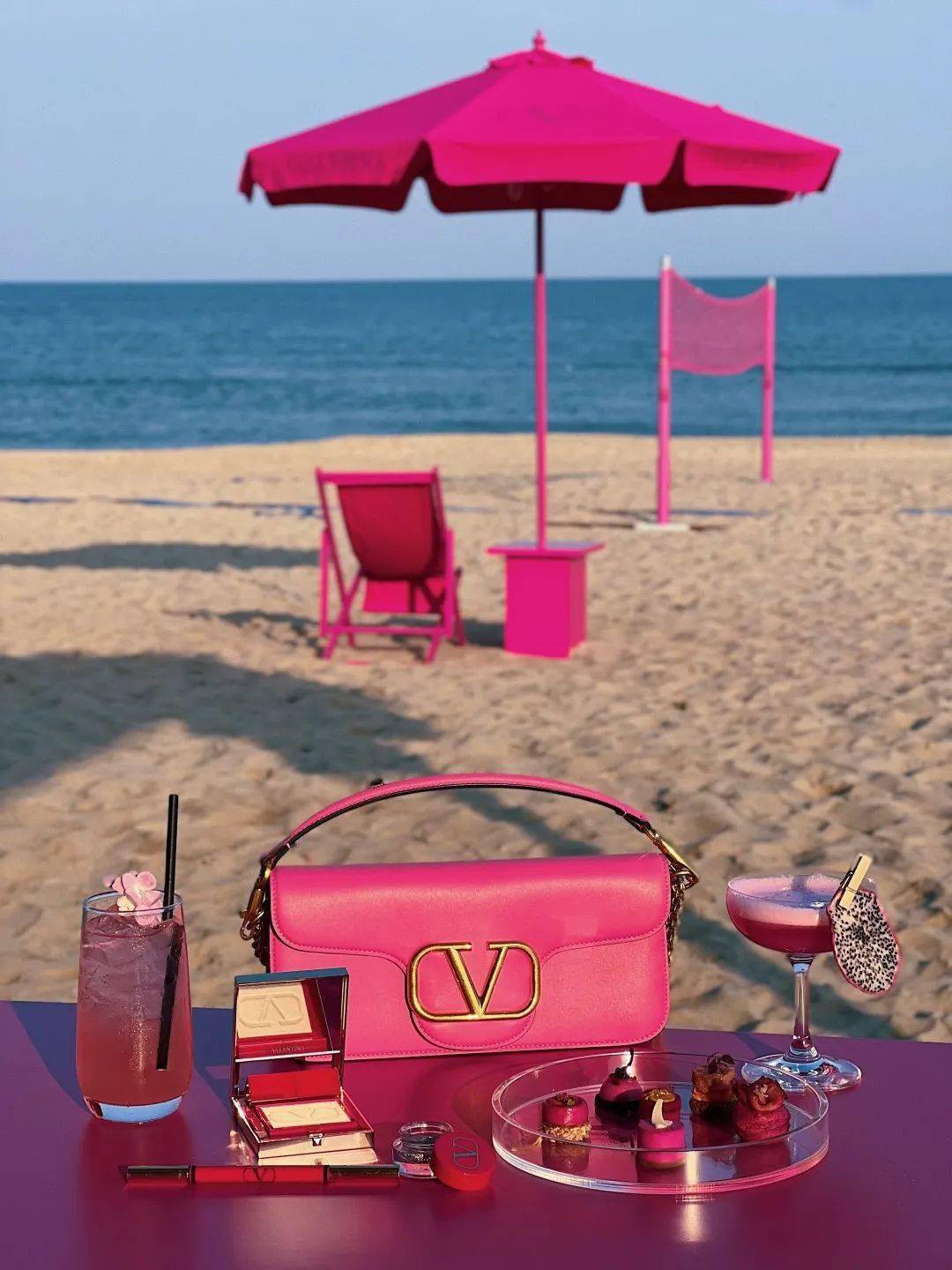 We Belive in Pink | 让Valentino粉上的时髦阿那亚!_粉色_礼堂_Bar
