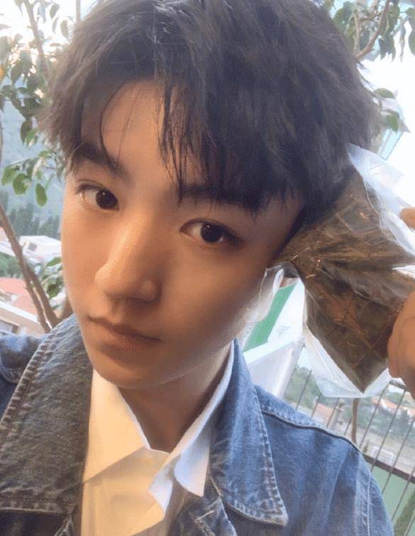 王俊凯家的"奶茶妹妹"火了,颜值不输章泽天,真实身份令人意外_网友