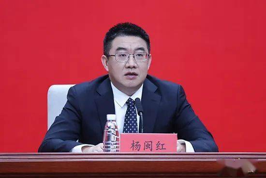 11:02杨闽红首先,有请杨闽红先生介绍有关情况.