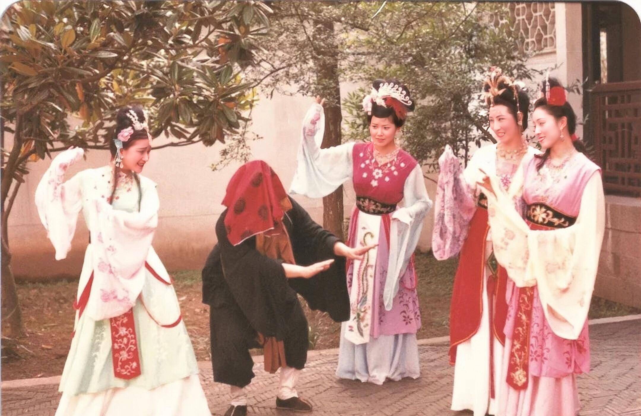 《西游记》最愉快的一场戏,演员全程笑场,杨洁却说:好,就这样_孙凤琴