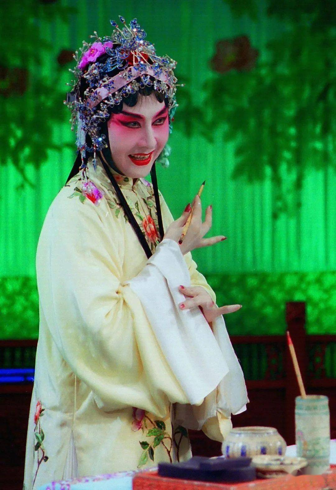 她像"一首优美纯净的诗"_王奉梅_演出_昆剧