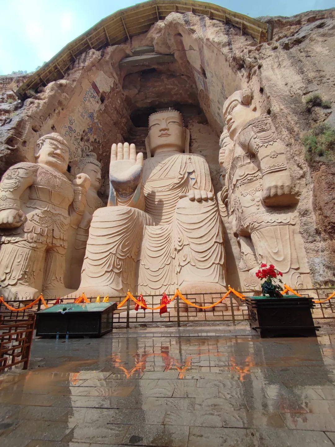 行程路线祁连山下好风光,天梯山石窟大佛依山而坐,构成