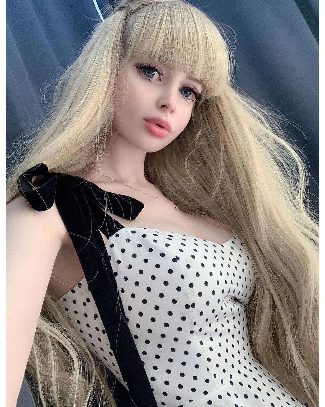 被"调教"27年,她终于成为了"人间芭比",00后网红靠"芭比",坐拥6000万