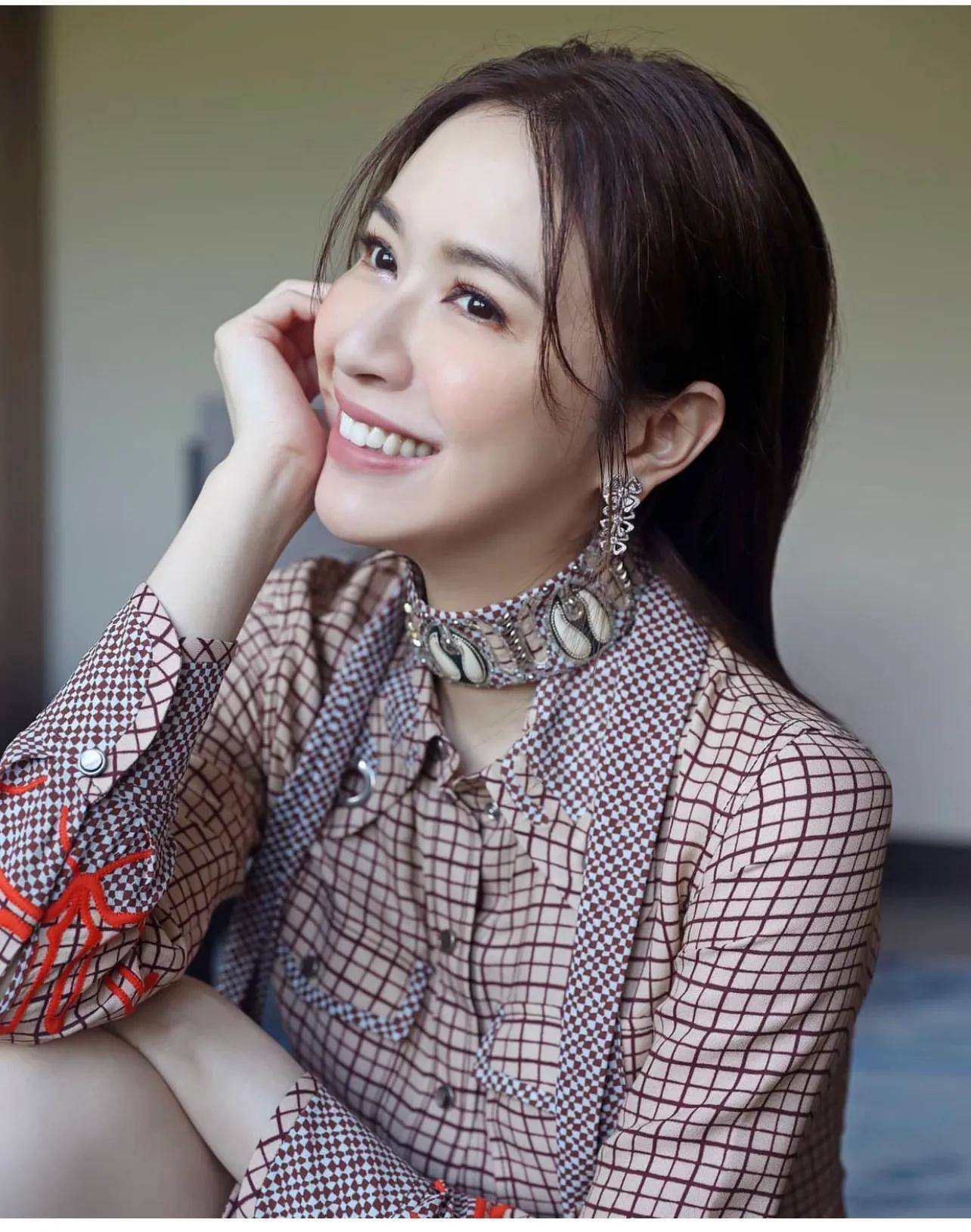 连战儿媳 连胜文 蔡依珊的爱情故事_侯佩岑_创业_红豆