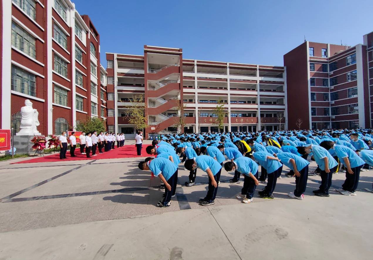 濮阳市油田第十七中学开展"读圣贤书 行万里路"纪念孔子拜师仪式活动