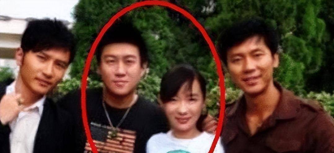 一度谈婚论嫁也收获了跟"桑拿小王子"杨溢的爱情彼时黄奕凭借"小燕子"