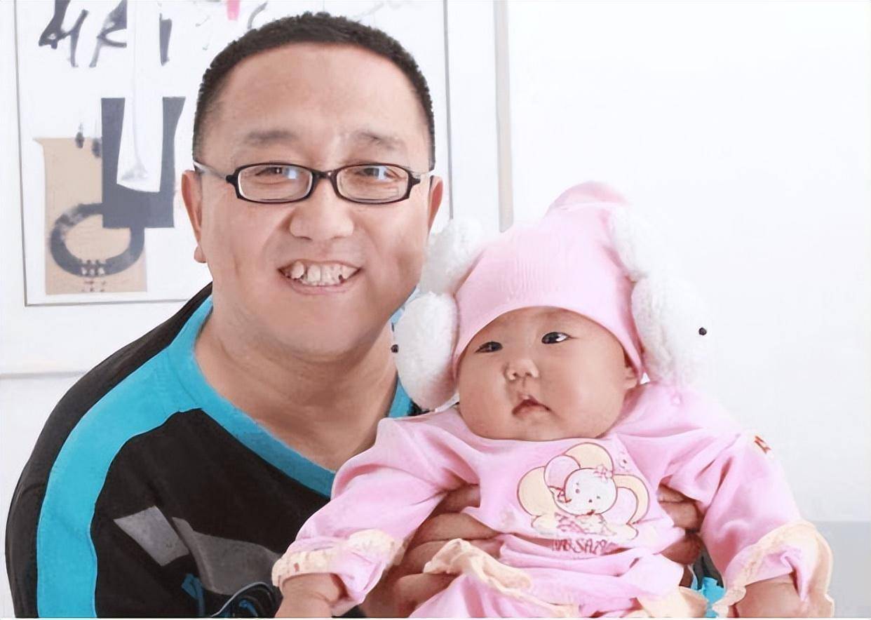 演员句号:2婚娶小11岁丫蛋,47岁老来得女,让丧子