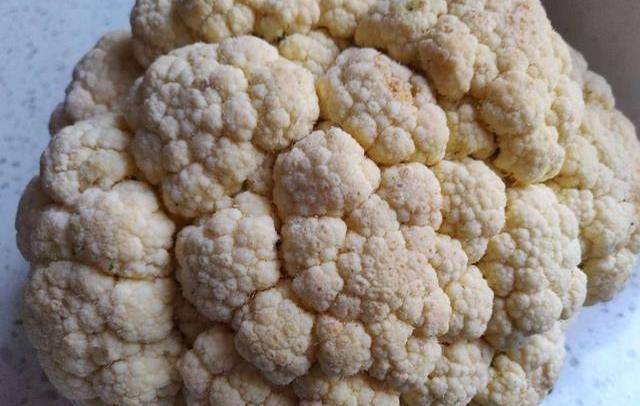 花菜内部含有的一些物质有一定的抗癌功效,长期食用可以预防乳腺癌,直