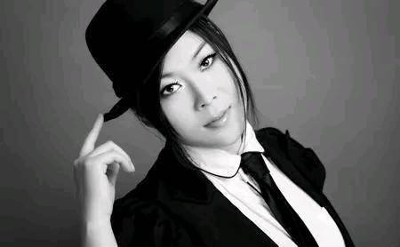 草根出身的歌手任月丽,上舞台爆红后转行买牙膏,如今身价过亿_事业