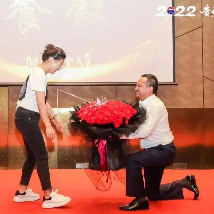 河南盛林旗下茅台第三代专卖店泰宏广场店开业,同时庆祝夫妻俩20周年结婚纪念日_孙琳_建胜_双方