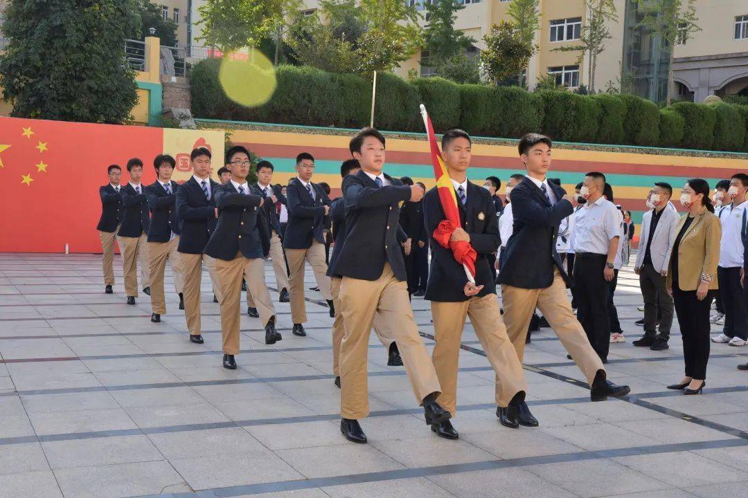 青岛二中院士港分校 | 向国旗敬礼 为祖国祝福_活动_成长_青少年