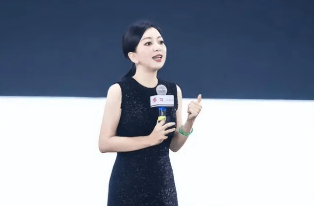 广东美女富豪陈丹霞:22岁出国创业,4年赚了55亿,今身价达145亿_集团