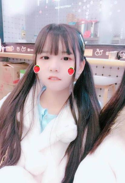 火线妹被评为最可爱吃鸡女主播,看到线下颜值,粉丝失恋了!